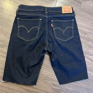 Levi’s 711 Skinny Reworked Bermuda Shorts – Size 26 – Flattering, Comfy, Classic